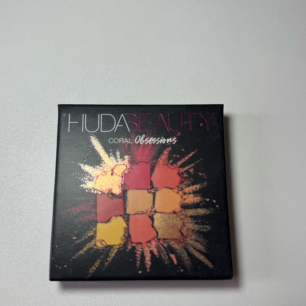 Huda Beauty Coral Obsessions Palette